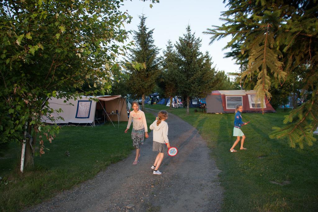Camping 2000 Янув-Дул Экстерьер фото